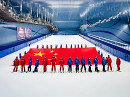 安东尼-戴维斯赛季基本结束，独行侠寄望凯里-欧文全明星后复出