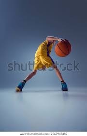 中国乒乓球队在关键战中被法国新星勒布伦逆转，展现技术与心理博弈，国乒面临严峻挑战。